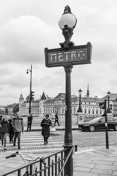 Paris Francja Listopada 2017 Znak Metra Paryżu Stary Tradycyjnych Drogowskaz — Zdjęcie stockowe