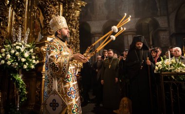 Kiev, Ukrayna - 03 Şubat 2019: Ayin ve tahta çıkma töreninden primat Ukrayna Ortodoks Kilisesi, Metropolitan Kiev ve bütün Ukrayna Epifaniy