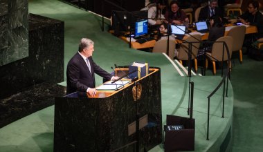 New York, ABD - 20 Şubat 2019: Ukrayna Cumhurbaşkanı Petro Poroshenko konuşuyor, BM Genel Kurulu New York'ta