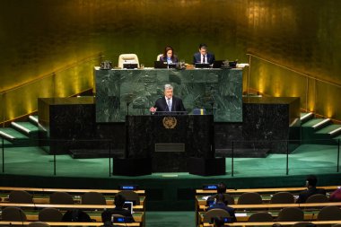 New York, ABD - 20 Şubat 2019: Ukrayna Cumhurbaşkanı Petro Poroshenko konuşuyor, BM Genel Kurulu New York'ta