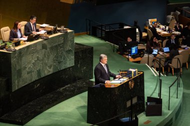 New York, ABD - 20 Şubat 2019: Ukrayna Cumhurbaşkanı Petro Poroshenko konuşuyor, BM Genel Kurulu New York'ta
