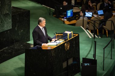 New York, ABD - 20 Şubat 2019: Ukrayna Cumhurbaşkanı Petro Poroshenko konuşuyor, BM Genel Kurulu New York'ta