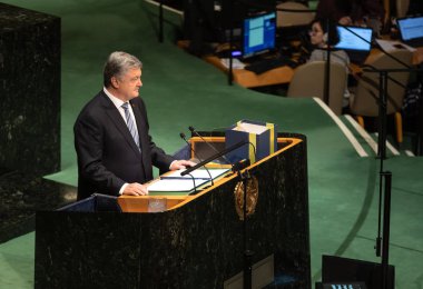 New York, ABD - 20 Şubat 2019: Ukrayna Cumhurbaşkanı Petro Poroshenko konuşuyor, BM Genel Kurulu New York'ta