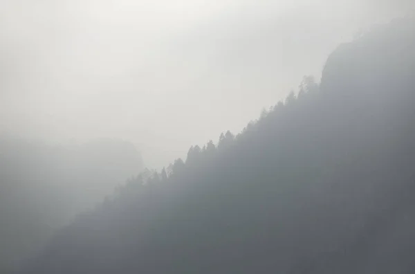 Швейцарские Альпы вблизи Давоса, Швейцария — стоковое фото