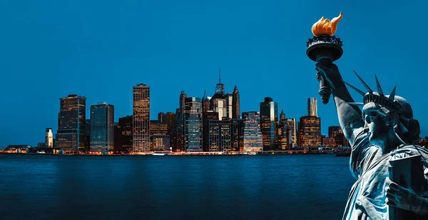 Vroege ochtend new york city skyline panorama — Stockfoto