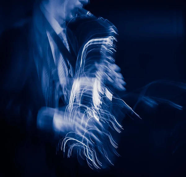 Saxophone player performing on stage — Stock Photo, Image