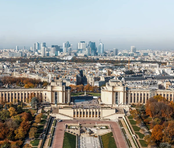 Luchtfoto van de Eiffeltoren in Parijs — Stockfoto