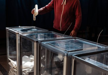 Ukrayna seçimlerinde.