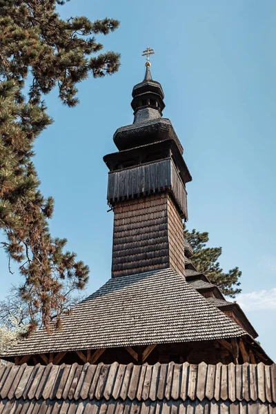 Starý dřevěný kostel — Stock fotografie