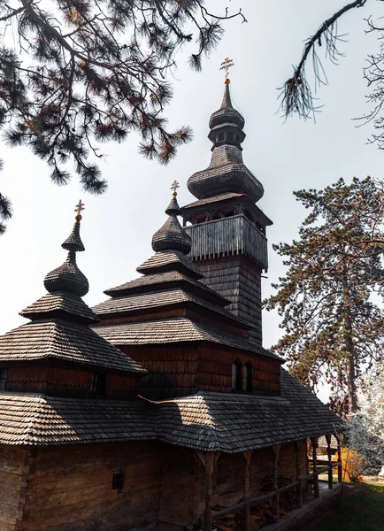 Gamla träkyrka — Stockfoto