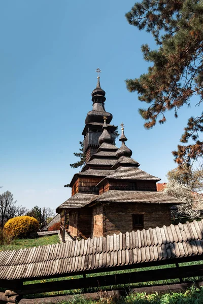 Stary drewniany kościółek — Zdjęcie stockowe