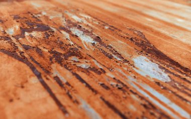 Paslı duvara eski boya