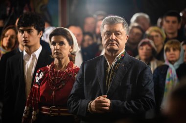Kiev'deki St. Michael Katedrali'nde Paskalya ayini