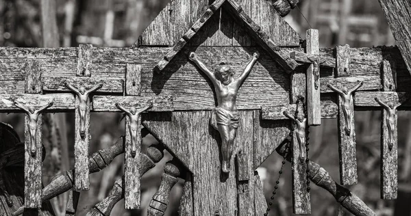 Heuvel van kruisen in Siauliai, Litouwen — Stockfoto