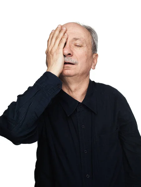 Hombre mayor sufre de dolor de cabeza —  Fotos de Stock