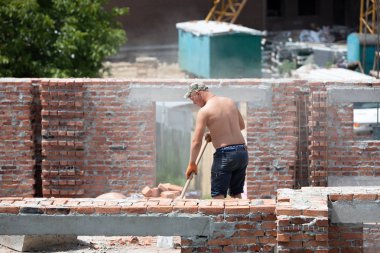 profesyonel esnaf bir tuğla ev inşa