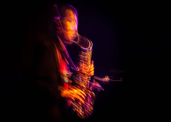 Saxofone tocando no palco — Fotografia de Stock