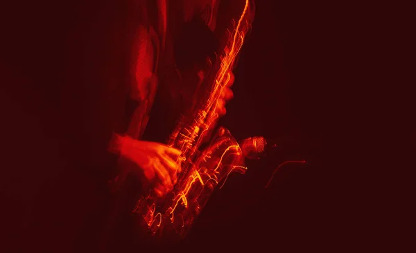 Saxophone player performing on stage — Stock Photo, Image