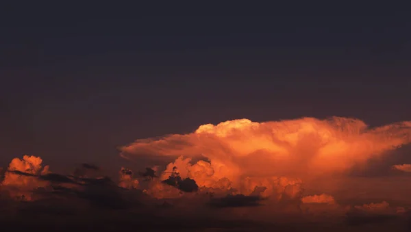 Ciel couchant avec nuages — Photo