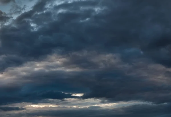 Dramatické mraky na obloze — Stock fotografie