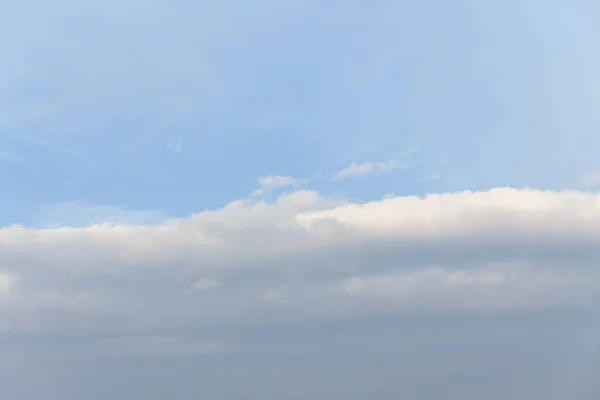 蓝天上的白云 — 图库照片