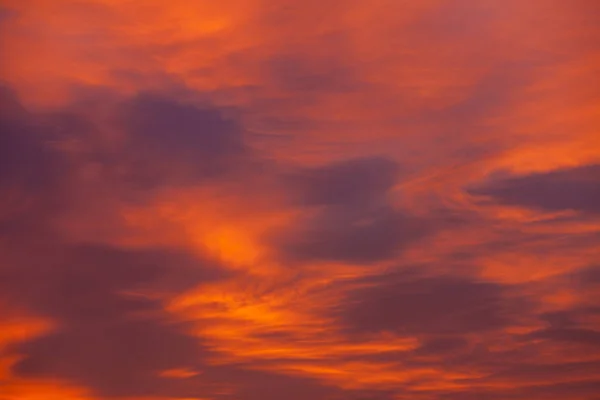 Драматическое небо восхода солнца . — стоковое фото