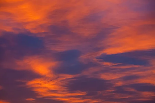 Cielo dramático amanecer . —  Fotos de Stock