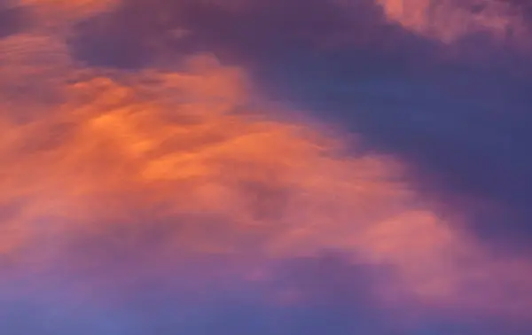 Dramático céu nascer do sol . — Fotografia de Stock