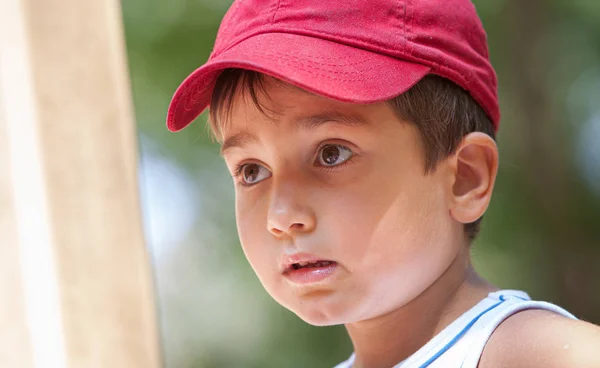 Портрет 3-4-летнего мальчика — стоковое фото