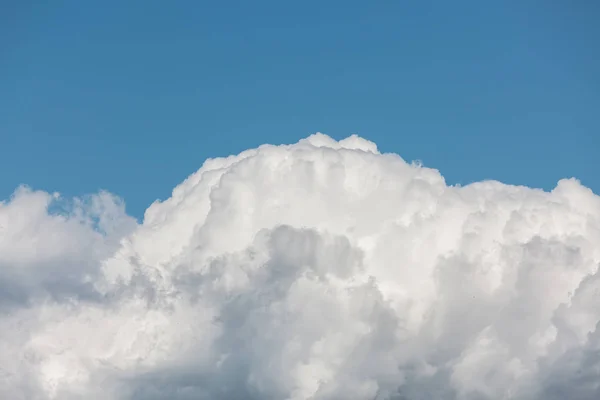 Nuages cumulus blancs — Photo