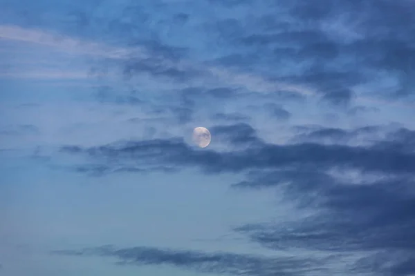 Céu noturno com nuvens — Fotografia de Stock