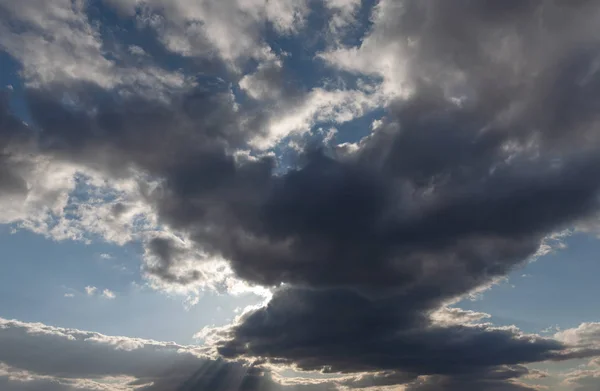 Ciel nuageux pluvieux — Photo
