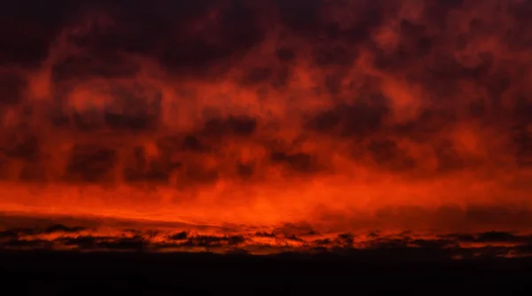 Dramatischer Sonnenaufgang — Stockfoto