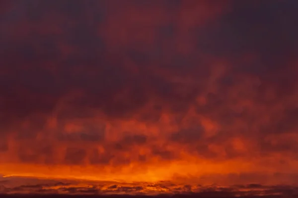 Dramatischer Sonnenaufgang — Stockfoto