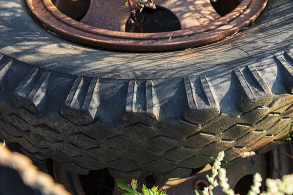 Alter gebrauchter Reifen — Stockfoto
