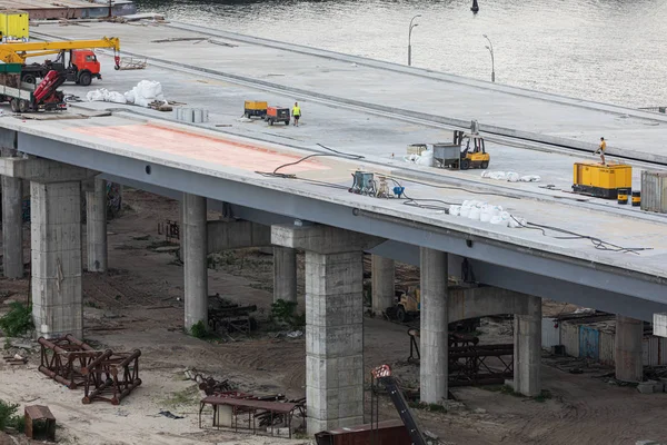 Будівництво Подільського мосту в Києві — стокове фото