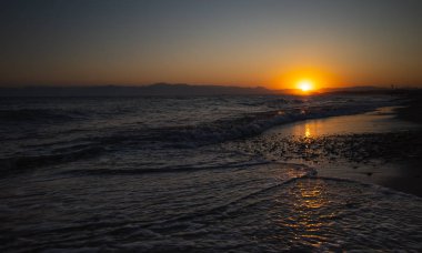 sahilde yaz gün batımı görünümü