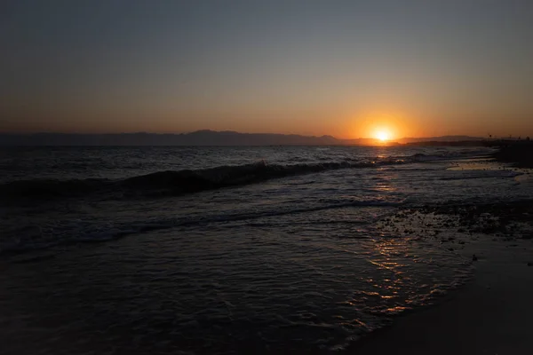 Coucher de soleil sur la plage — Photo