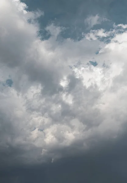 Δραματικά σύννεφα στον ουρανό — Φωτογραφία Αρχείου
