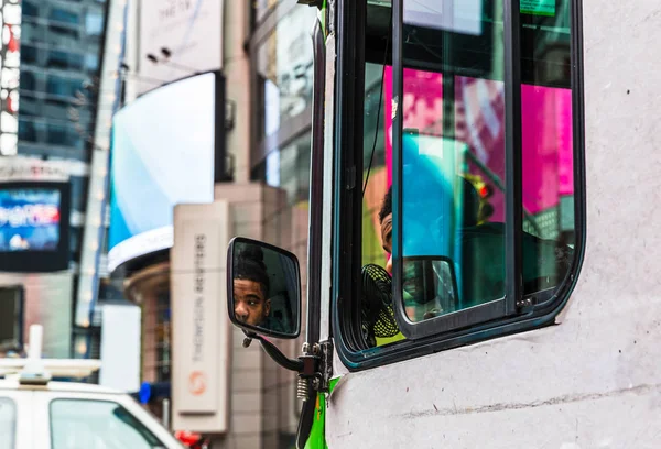 Автобус на вулицях Нью-Йорка — стокове фото