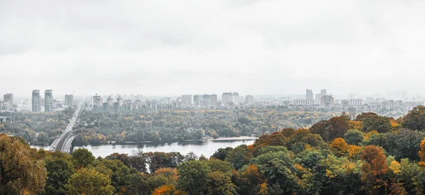 Kiev panorama de la ciudad, Ucrania — Foto de Stock