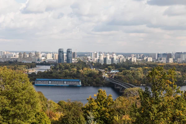 Kiev stad panorama, Oekraïne — Stockfoto