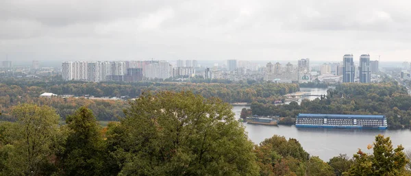 Kiev panorama de la ciudad, Ucrania — Foto de Stock