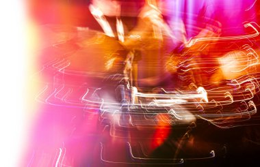 soyut davulcu konser. 