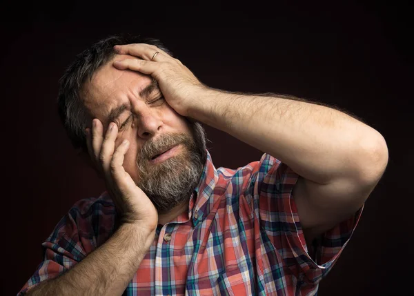 Portret van zieke man van middelbare leeftijd. — Stockfoto