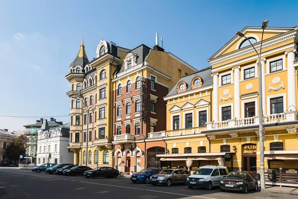 Calles y edificios de la antigua Kiev — Foto de Stock