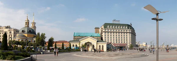 Calles y edificios de la antigua Kiev — Foto de Stock