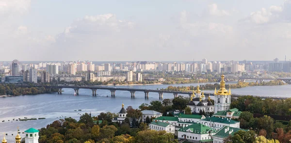 Old and modern architecture in capital city of Ukraine — Stock Photo, Image