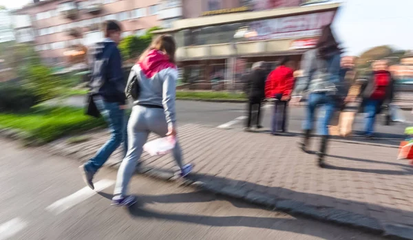 Városi Életfelfogás Emberek Rohannak Városba Absztrakt Utcai Jelenet Mozgó Homályban — Stock Fotó