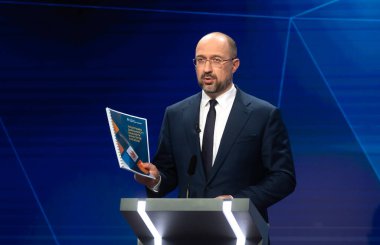 KYIV, UKRAINE - 15 Haziran 2020: Denis Shmygal - Ukrayna Devlet Adamı ve Siyasetçisi, Ukrayna Başbakanı ICTV kanalındaki bir tele-terörde